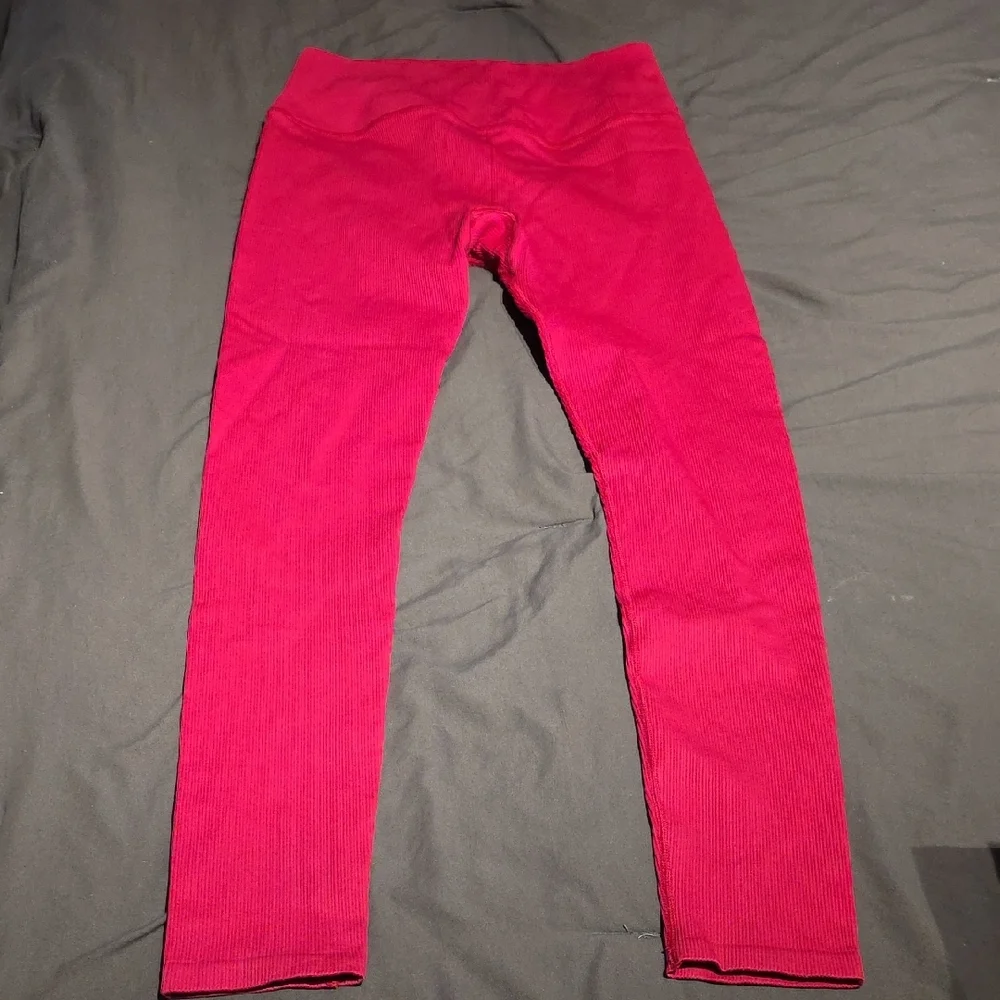 ALO Seamless Leggings In Magenta Crush NWOT